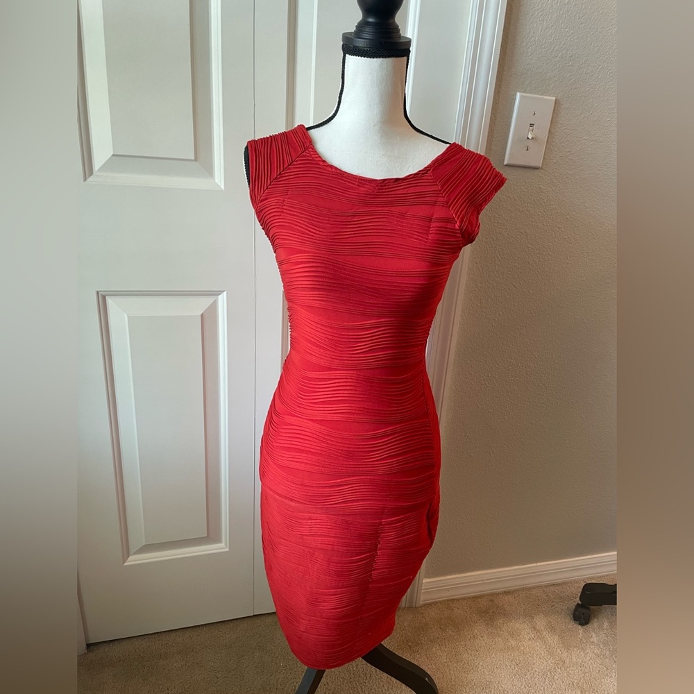 Red Textured Cap-Sleeve Bodycon Dress